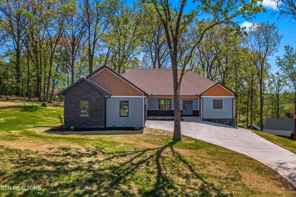 Photo of 322 Fairway Drive Dr, Dandridge, TN 37725 (MLS # 1297579)