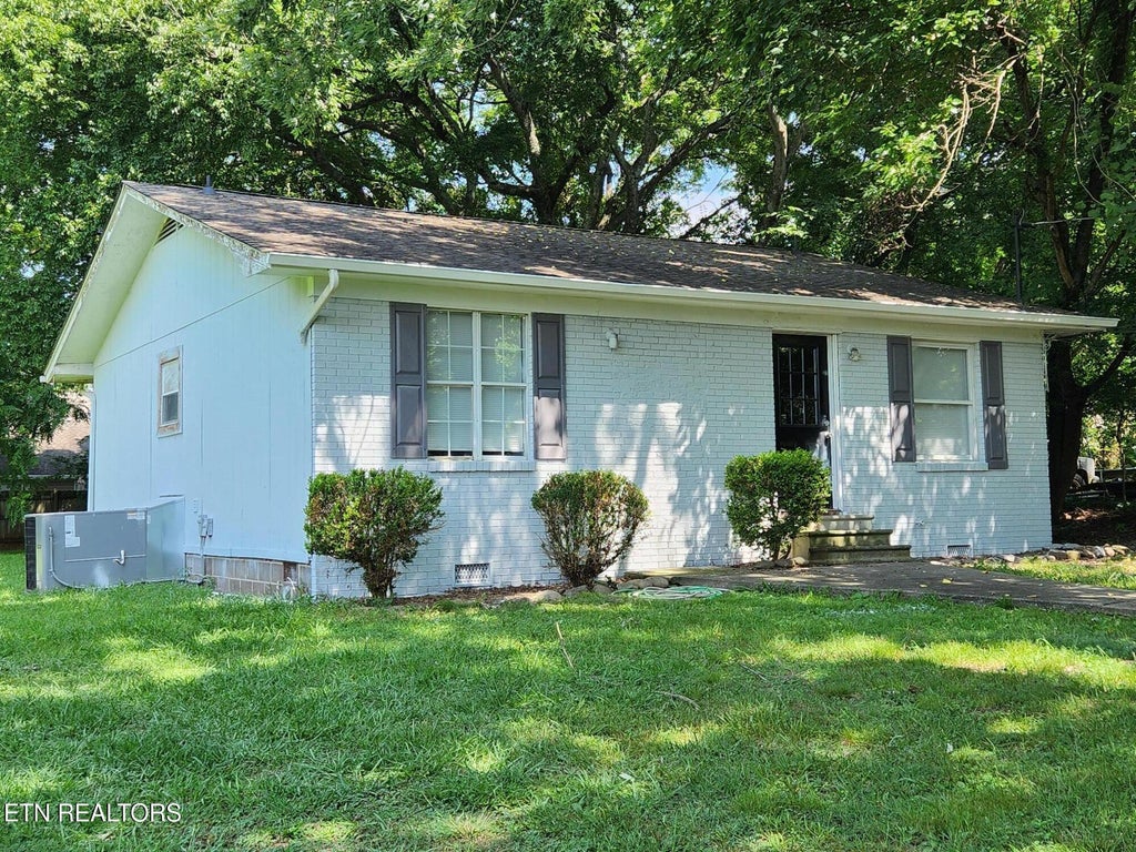 Photo of 123 Woodlawn Drive, Knoxville, TN 37912 (MLS # 1351294)