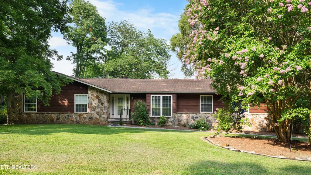 Photo of 599 Melton Hill Drive, Clinton, TN 37716 (MLS # 1304677)