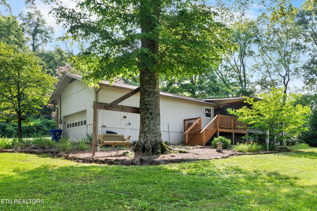 Photo of 599 Melton Hill Drive, Clinton, TN 37716 (MLS # 1304677)
