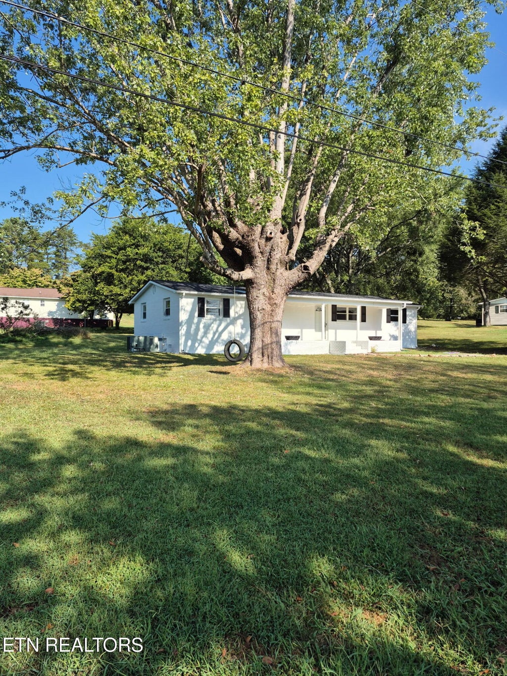 Photo of 1034 Monroe Circle, Madisonville, TN 37354 (MLS # 1356748)