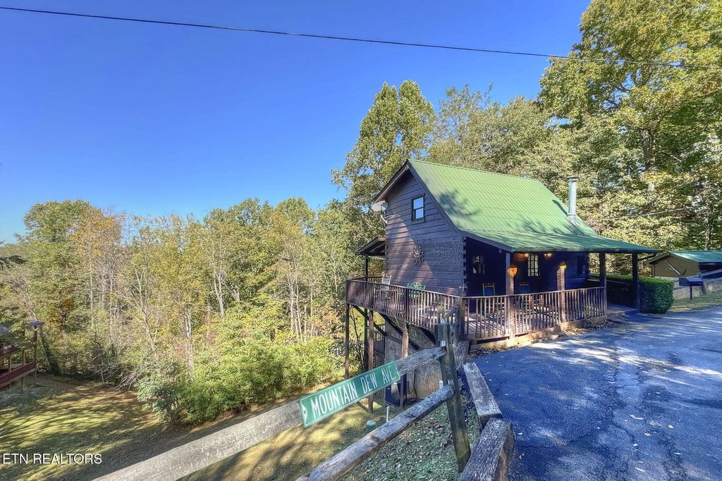 Photo of 3550 Olde Tyme Way, Sevierville, TN 37862 (MLS # 1319720)