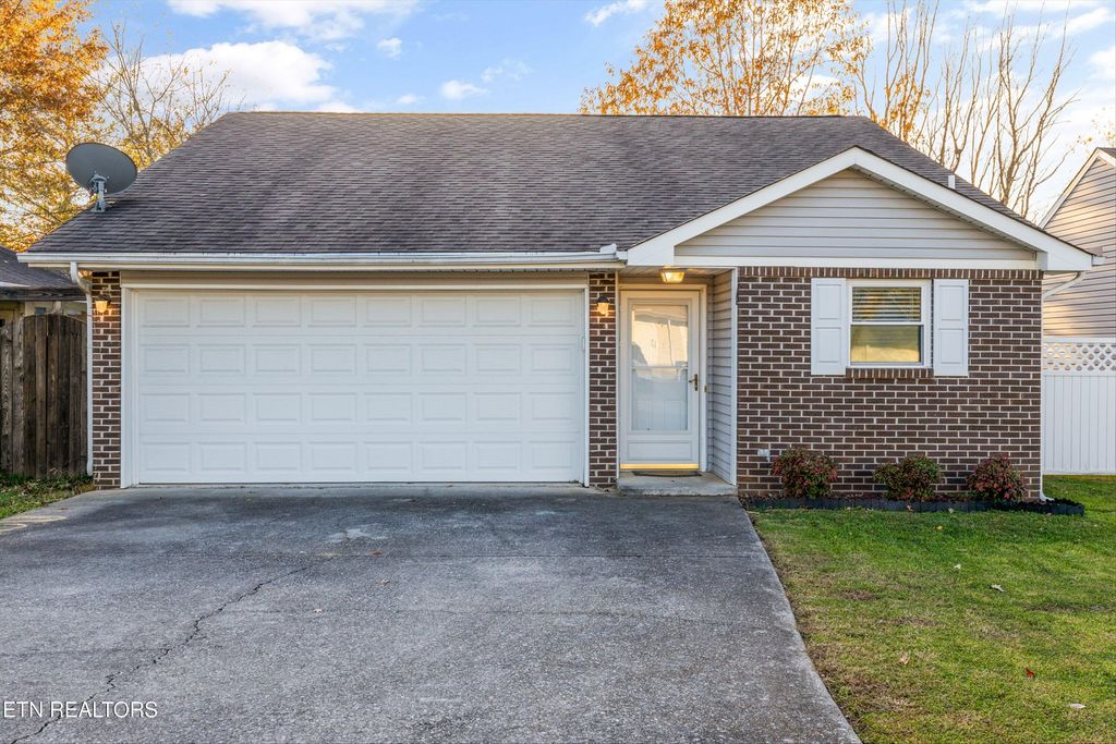 Photo of 1973 Victoria Lane, Alcoa, TN 37701 (MLS # 1283572)