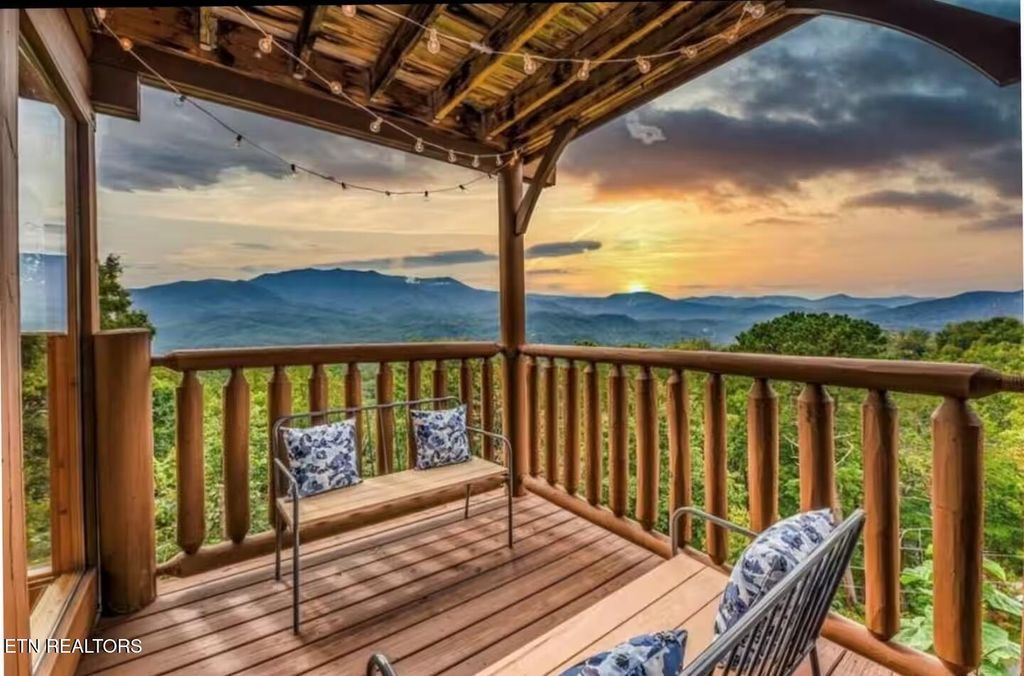 Photo of 1154 Villa Overlook Way, Gatlinburg, TN 37738 (MLS # 1338824)