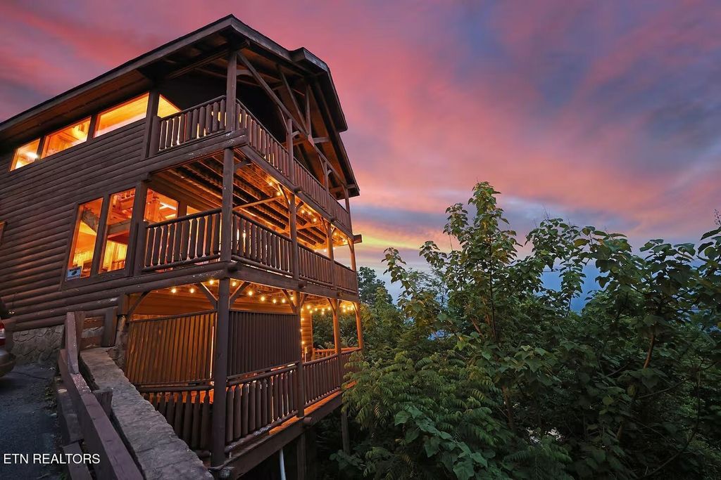 Photo of 1154 Villa Overlook Way, Gatlinburg, TN 37738 (MLS # 1338824)