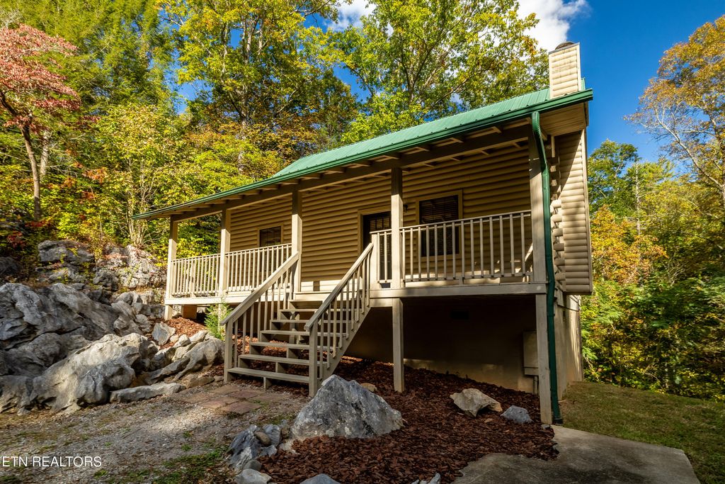 Photo of 126 Mountain Loft Rd, Townsend, TN 37882 (MLS # 1242863)