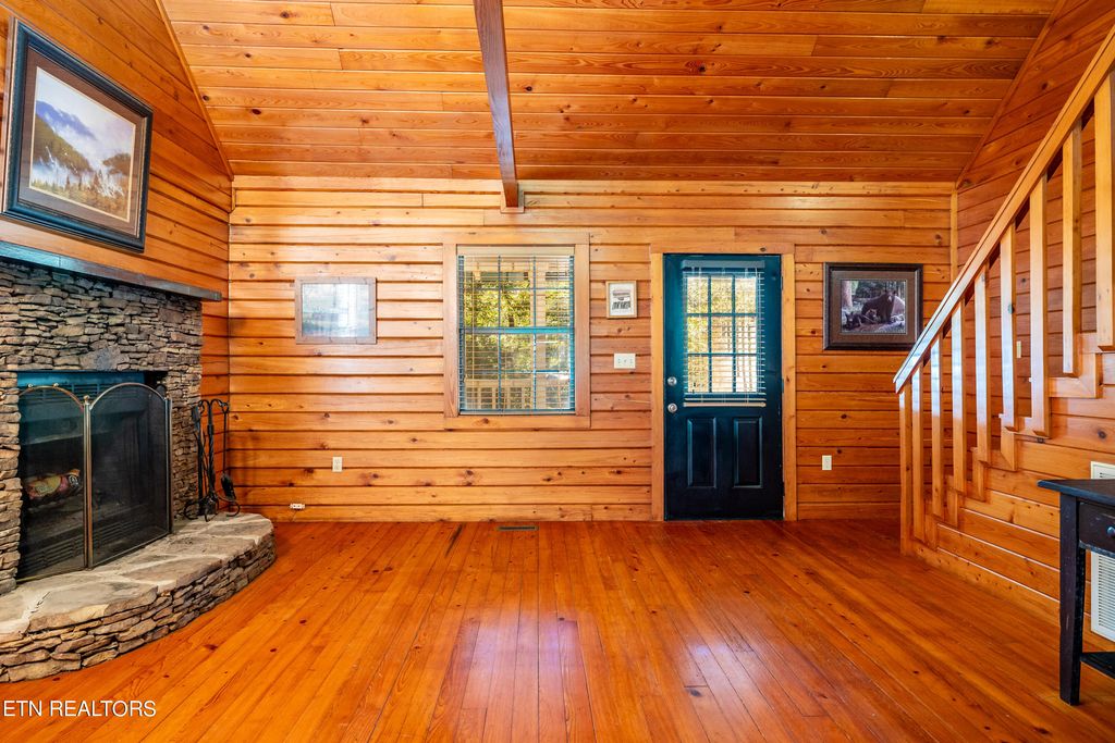 Photo of 126 Mountain Loft Rd, Townsend, TN 37882 (MLS # 1242863)