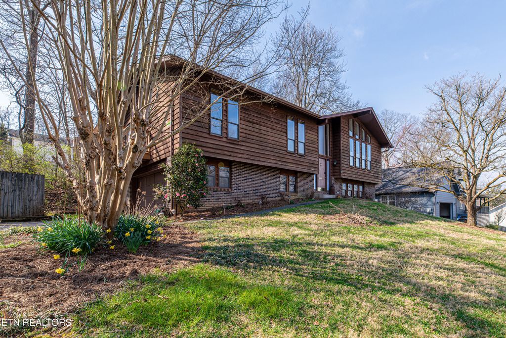 Photo of 9924 Sierra Vista Lane, Knoxville, TN 37922 (MLS # 1331676)