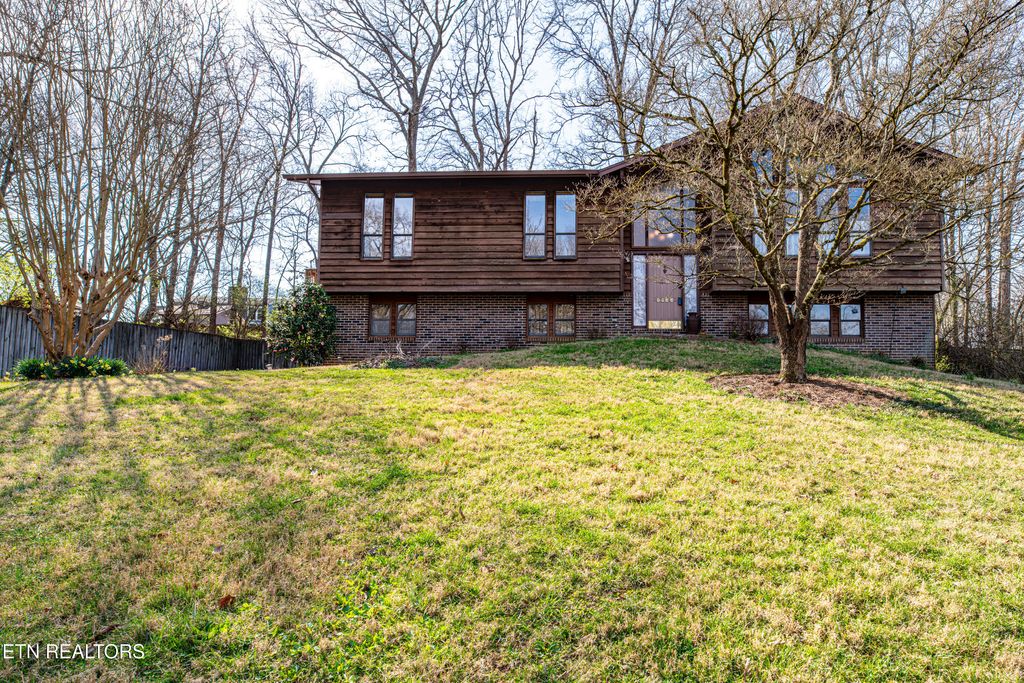 Photo of 9924 Sierra Vista Lane, Knoxville, TN 37922 (MLS # 1331676)