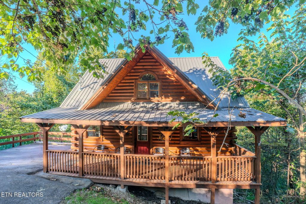 Photo of 119 Chestnut Lane, Gatlinburg, TN 37738 (MLS # 1319366)