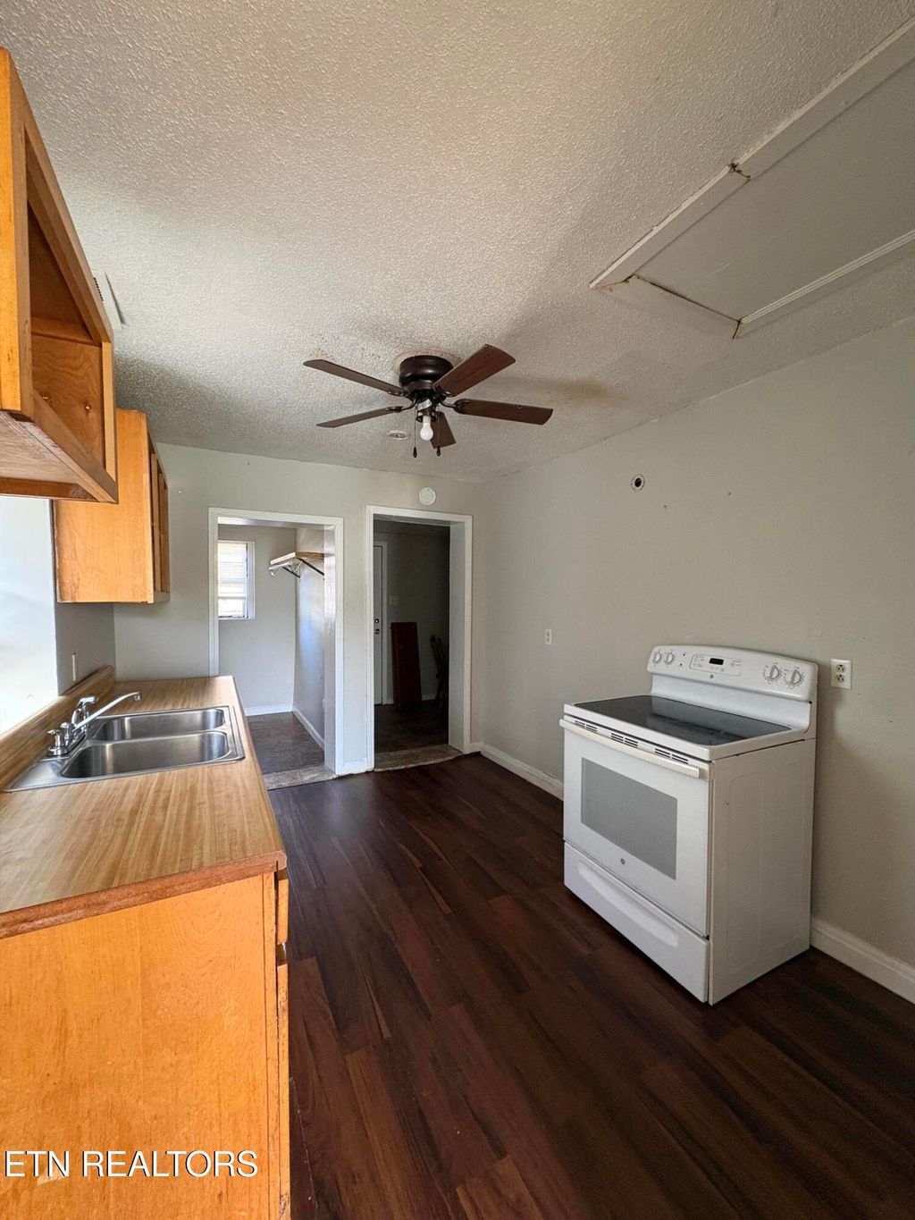 Photo of 823 Siluria St #823, Harriman, TN 37748 (MLS # 1339956)