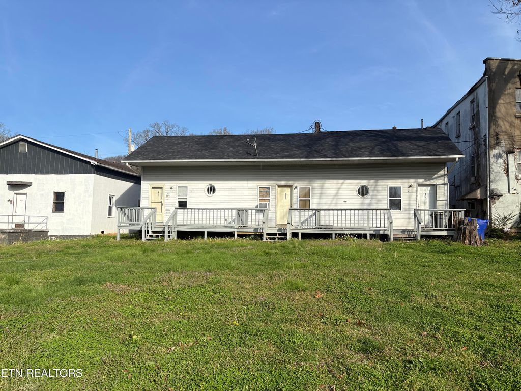 Photo of 823 Siluria St #823, Harriman, TN 37748 (MLS # 1339956)