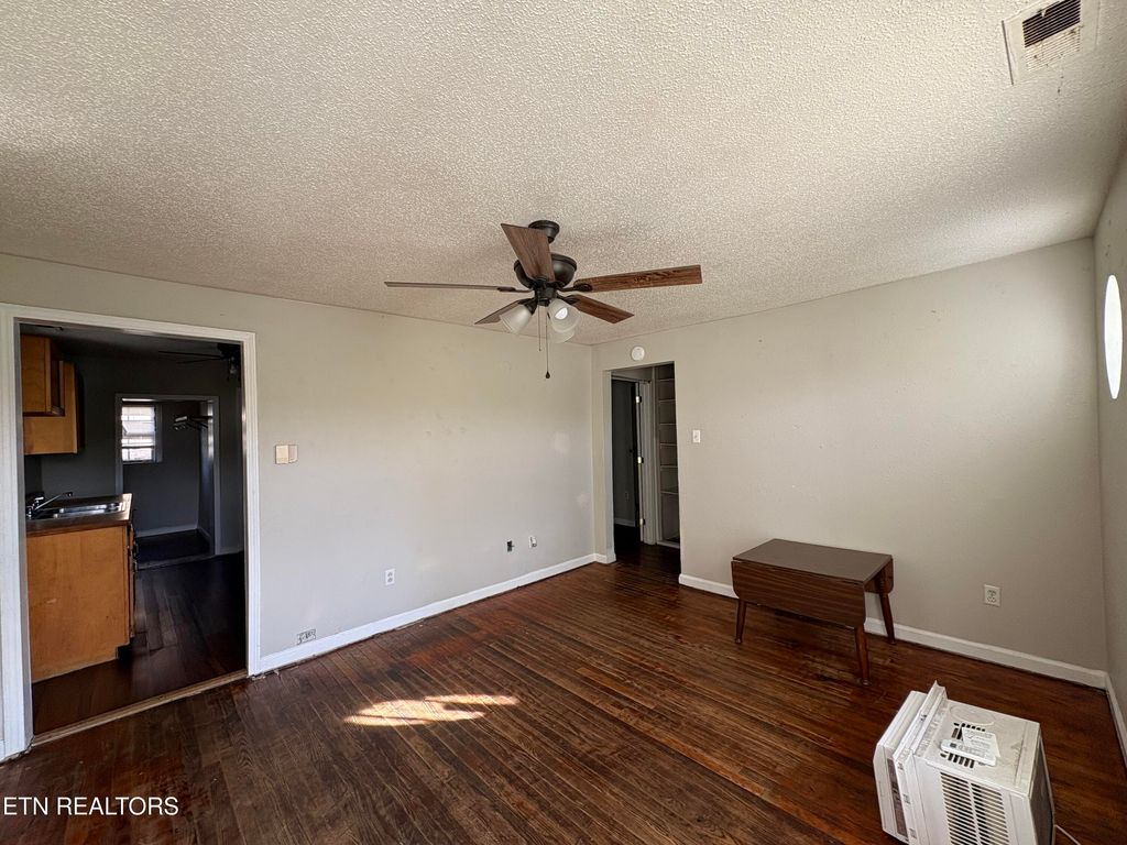 Photo of 823 Siluria St #823, Harriman, TN 37748 (MLS # 1339956)