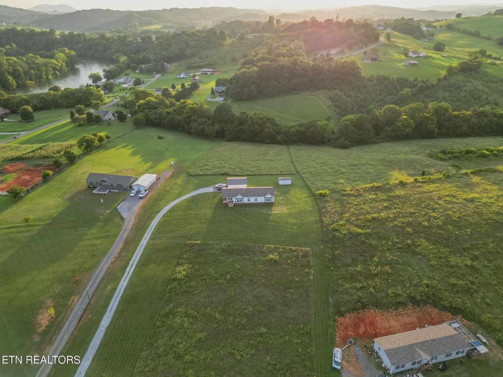 Photo of 1702 Howell River Rd, Rutledge, TN 37861 (MLS # 1310061)