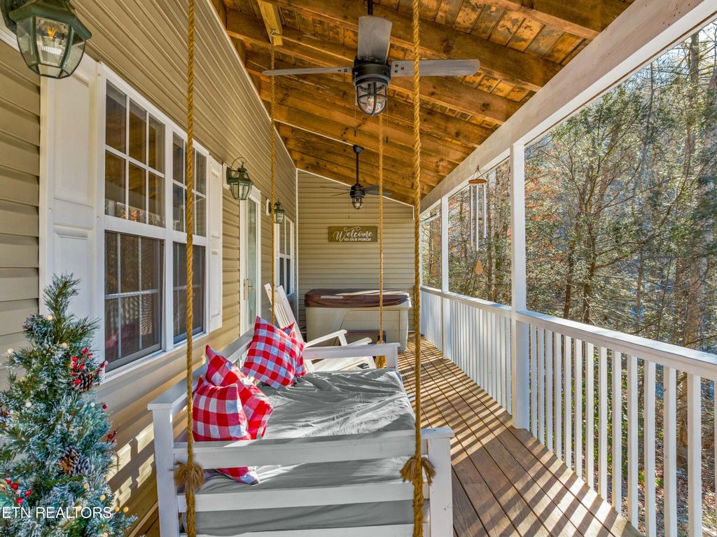 Photo of 2133 Duck Pond Lane, Sevierville, TN 37876 (MLS # 1336705)