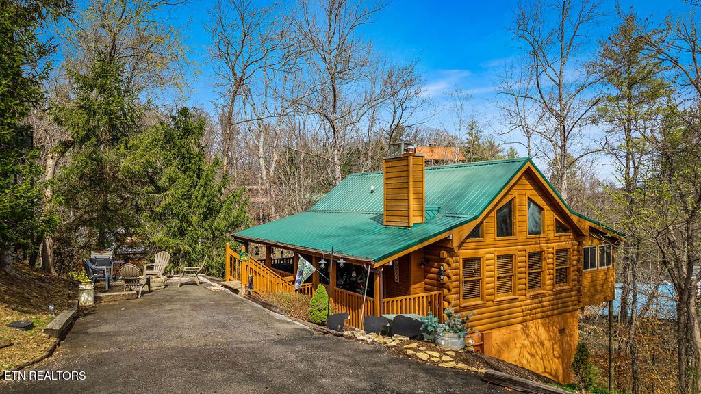 Photo of 919 Deer Run Way, Sevierville, TN 37862 (MLS # 1332869)