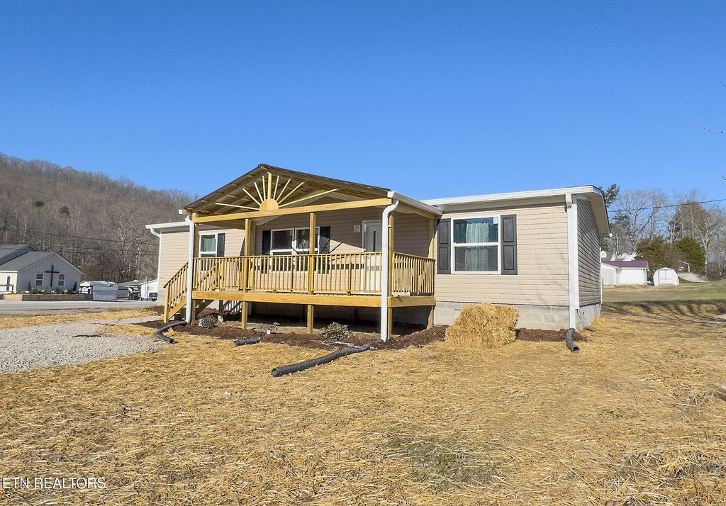 Photo of 837 Kelly Rd, Oliver Springs, TN 37840 (MLS # 1287649)