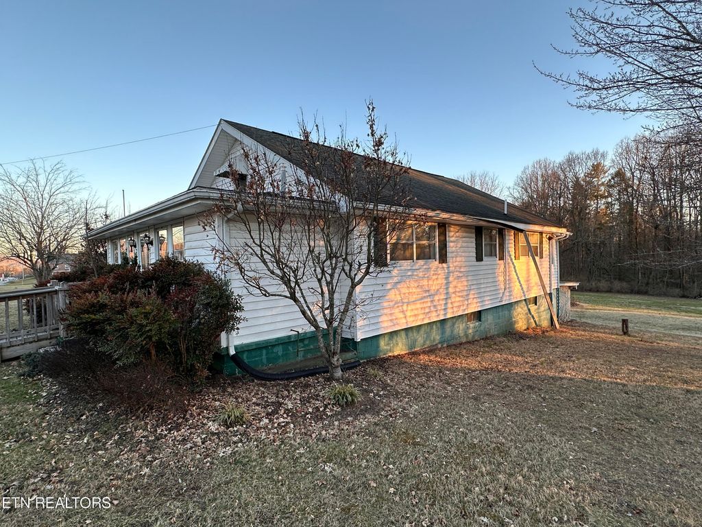 Photo of 134 Spring St, Wartburg, TN 37887 (MLS # 1252476)