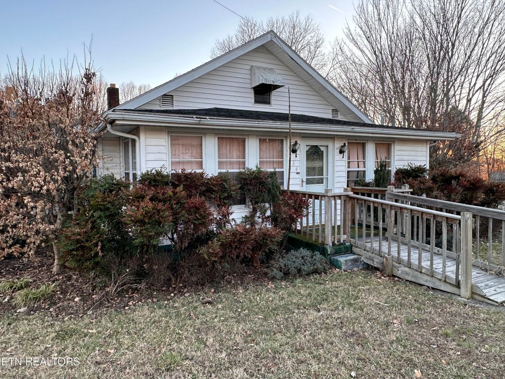 Photo of 134 Spring St, Wartburg, TN 37887 (MLS # 1252476)