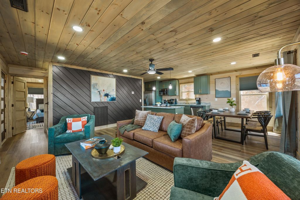 Photo of 3244 Emerald Springs Loop, Sevierville, TN 37862 (MLS # 1334302)