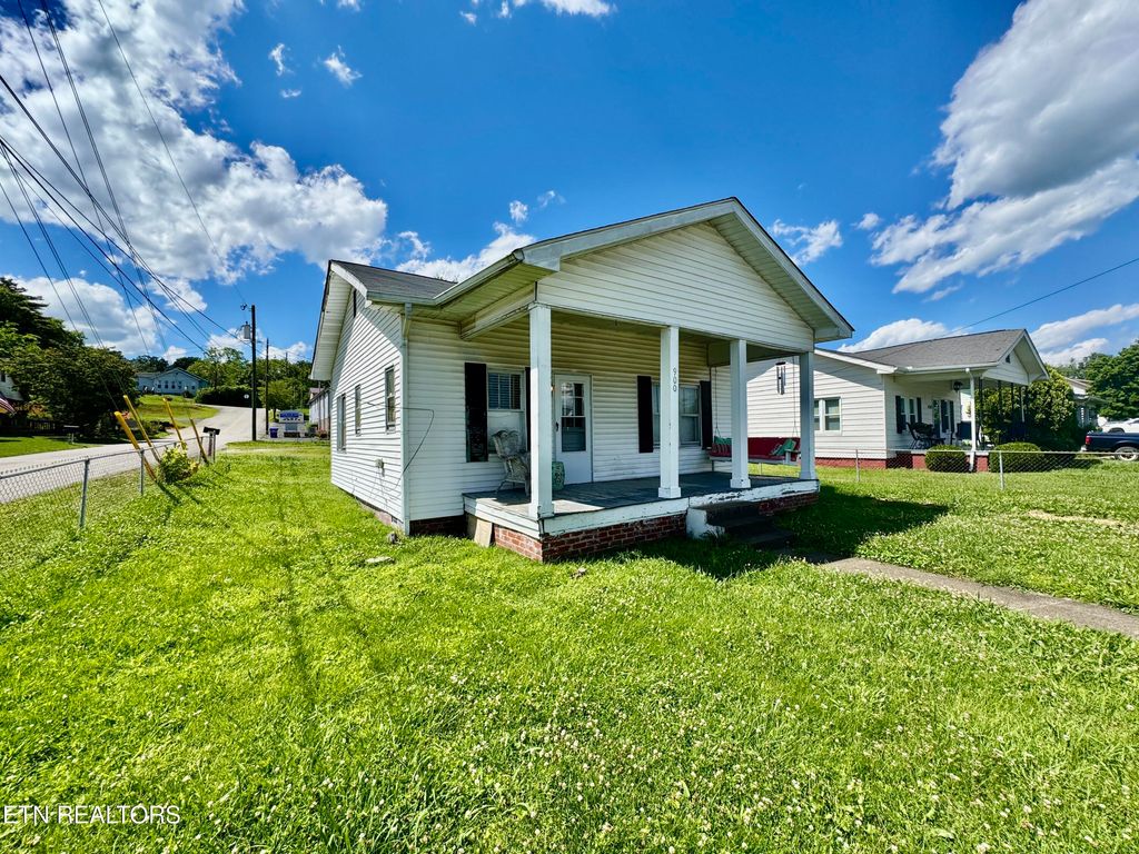 Photo of 900 Fowler St, Clinton, TN 37716 (MLS # 1302486)