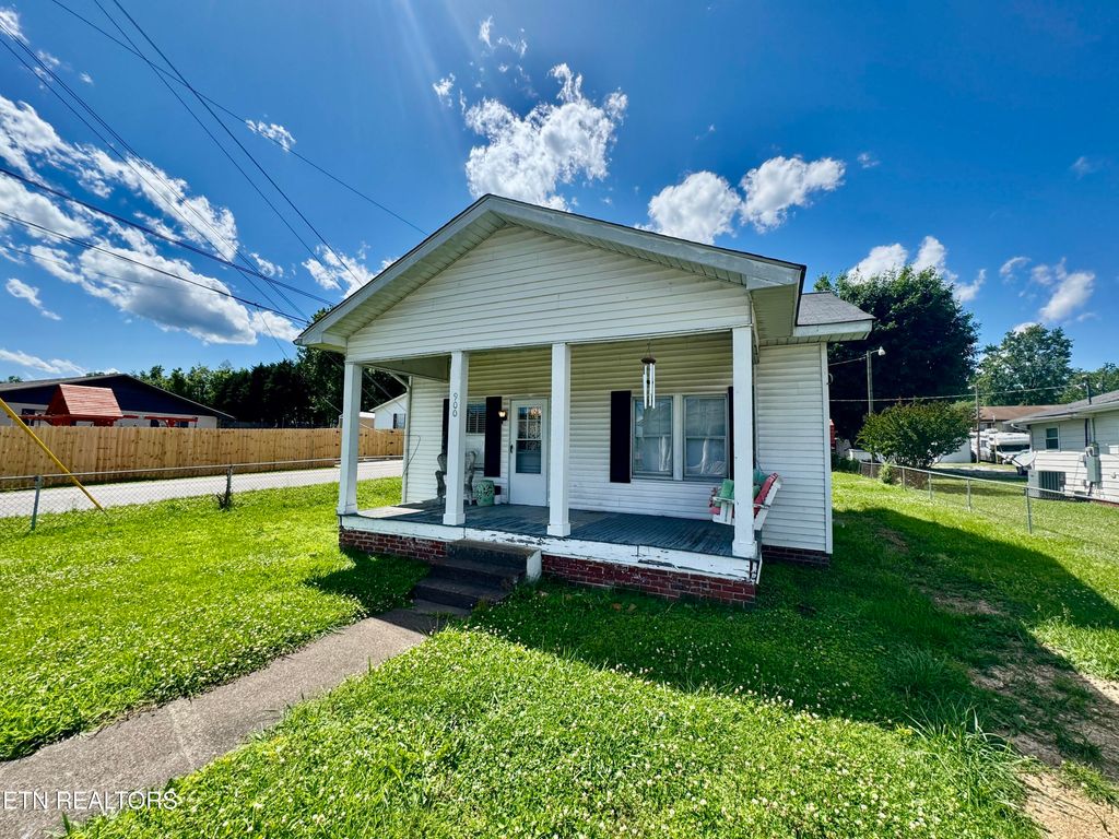 Photo of 900 Fowler St, Clinton, TN 37716 (MLS # 1302486)