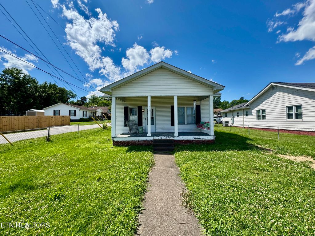 Photo of 900 Fowler St, Clinton, TN 37716 (MLS # 1302486)