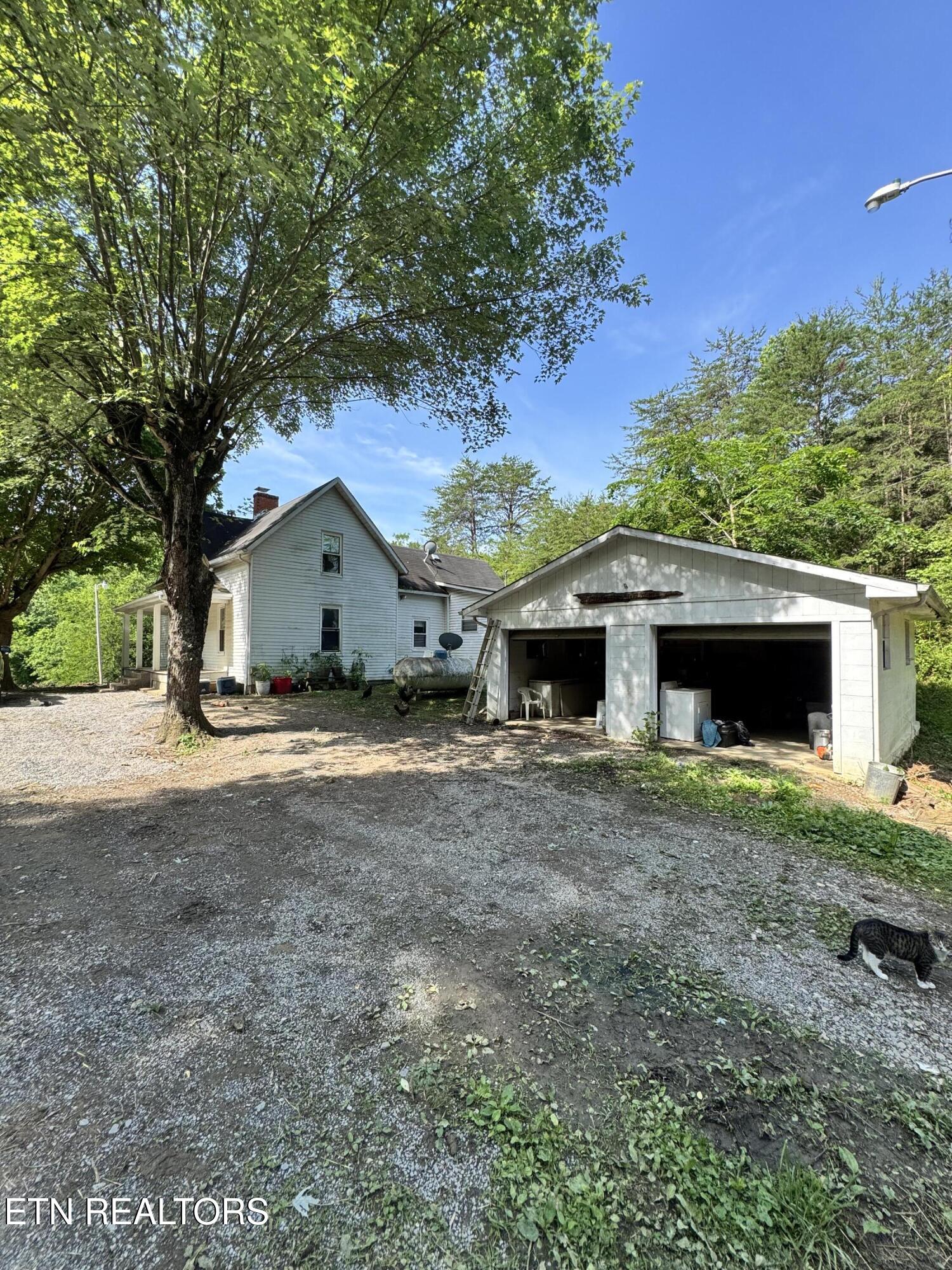 2395 Howard Rd