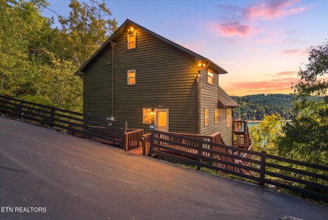 Photo of 869 Flat Hollow Marina Rd, Speedwell, TN 37870 (MLS # 1357534)