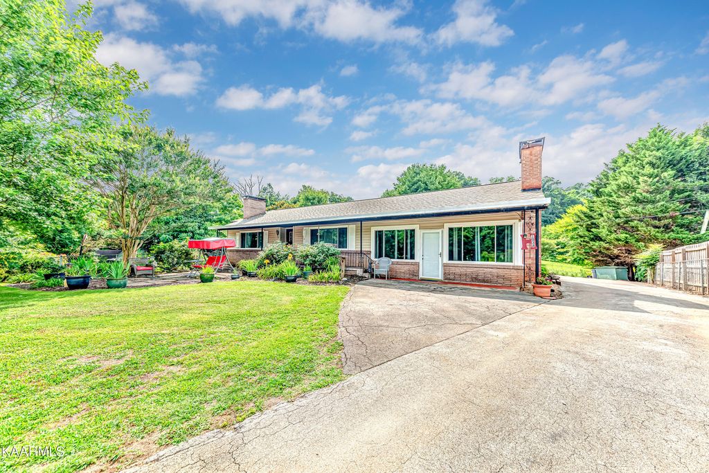 Photo of 1034 Kirk Rd, Greenback, TN 37742 (MLS # 1233775)