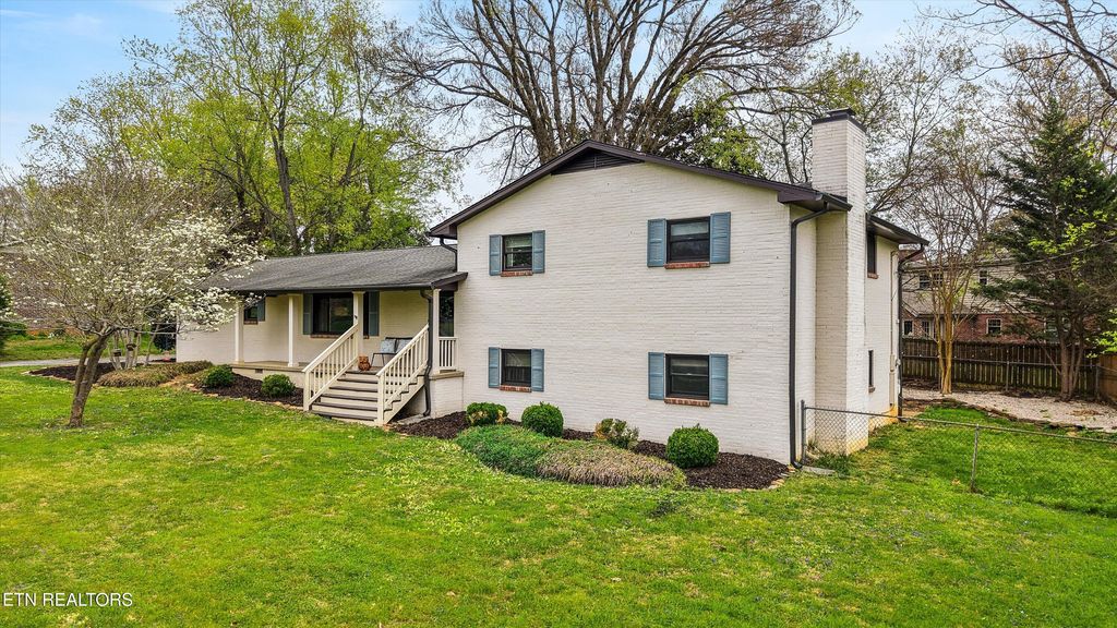 Photo of 216 Highfield Rd, Knoxville, TN 37923 (MLS # 1334636)