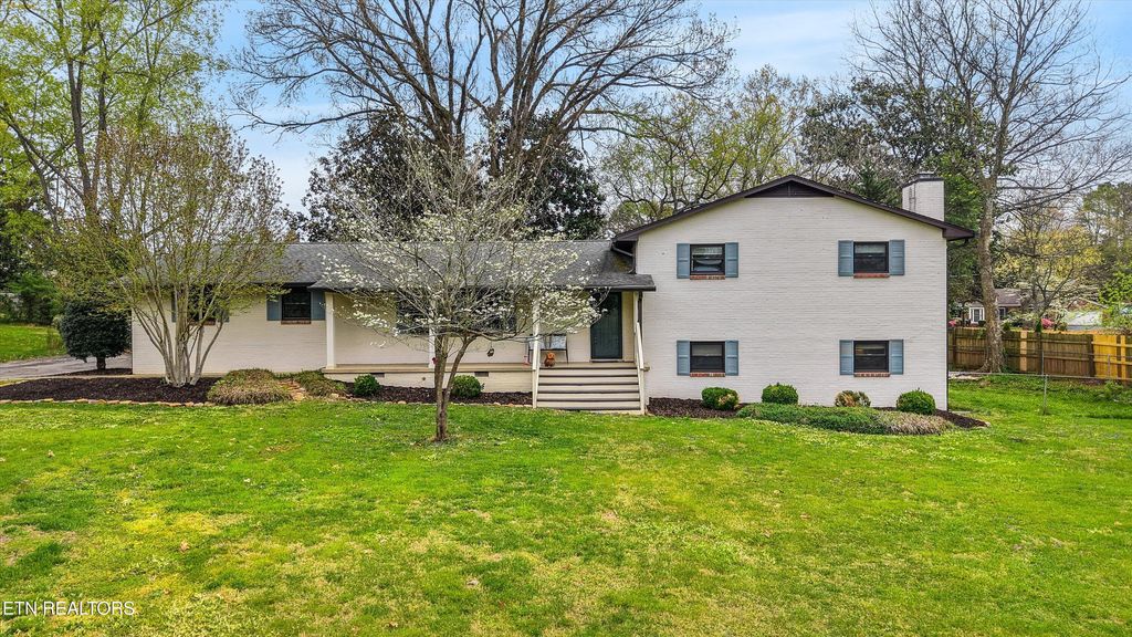 Photo of 216 Highfield Rd, Knoxville, TN 37923 (MLS # 1334636)