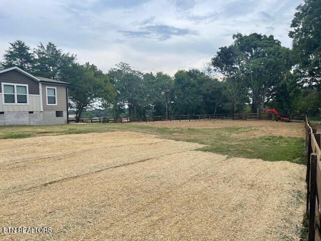 Photo of 215 Lees Chapel Road Rd, Sweetwater, TN 37874 (MLS # 1313303)