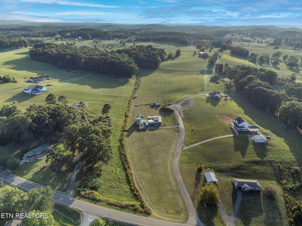 Photo of 261 Garden Ln Lane, Loudon, TN 37774 (MLS # 1316134)