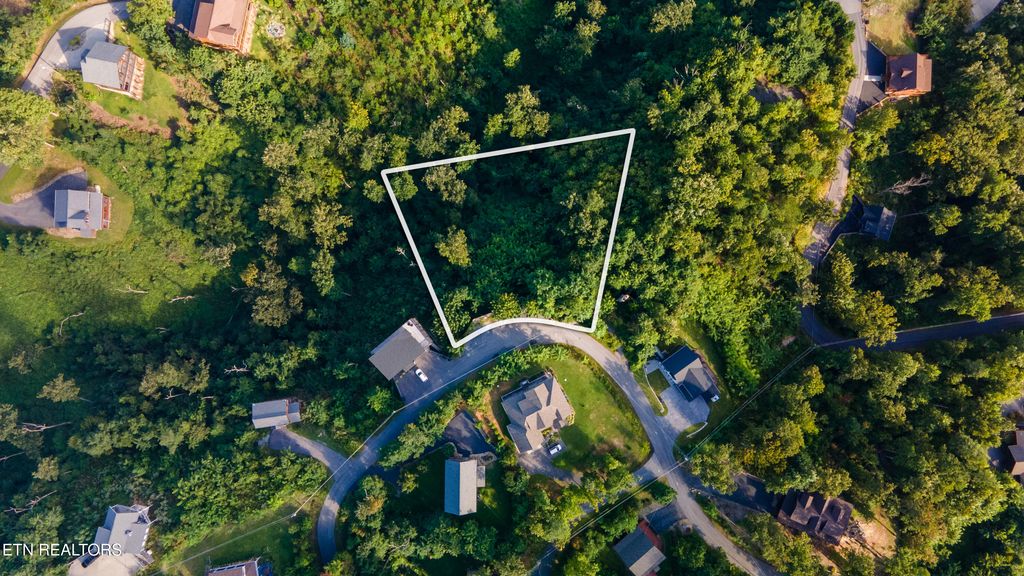 Photo of 843 Deer Path Lane, Gatlinburg, TN 37738 (MLS # 1314714)