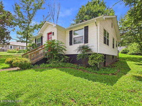 Tiny photo for 1109 N Price St, Sweetwater, TN 37874 (MLS # 1350049)