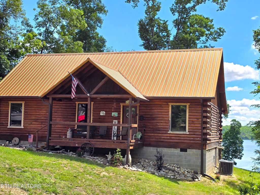 Photo of 2116 Riverview Drive, Dandridge, TN 37725 (MLS # 1297210)