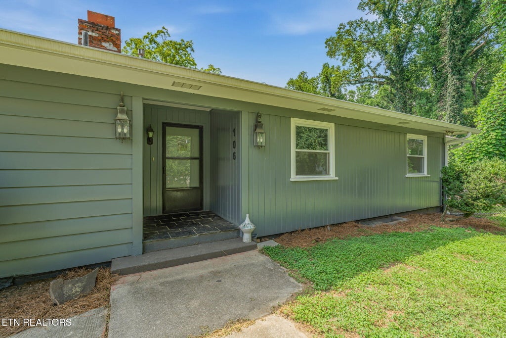 Photo of 106 Plymouth Circle, Oak Ridge, TN 37830 (MLS # 1351337)