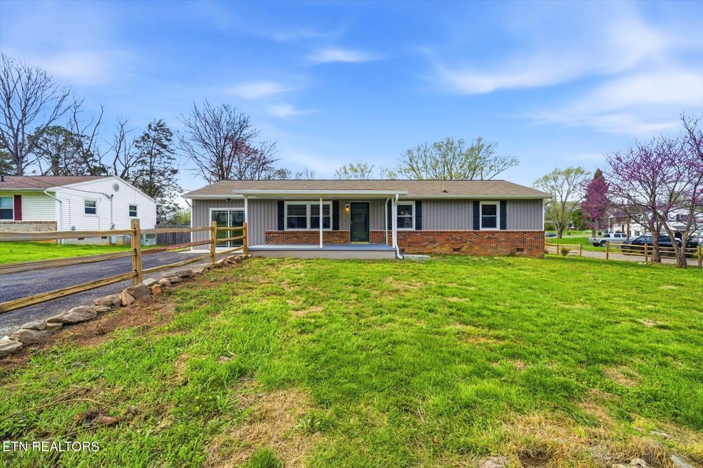 Photo of 717 Birchbrook Drive, Knoxville, TN 37918 (MLS # 1333903)
