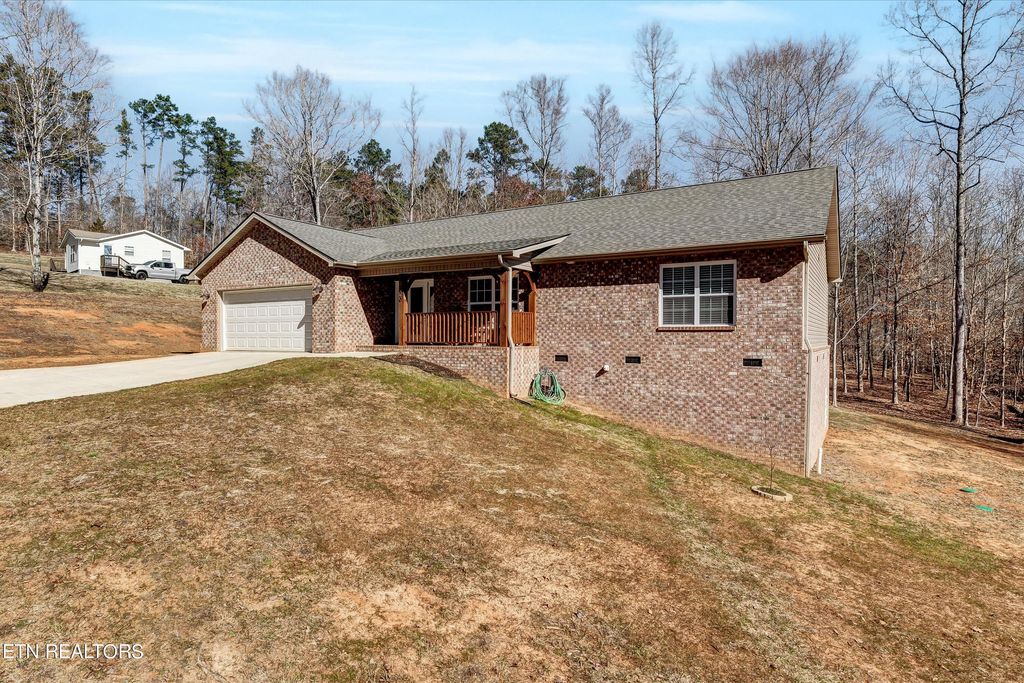 Photo of 4020 Fox Hills Drive, Louisville, TN 37777 (MLS # 1251767)