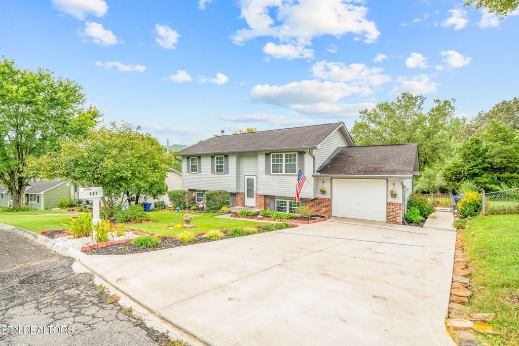 Photo of 111 Tracy Lane, Oak Ridge, TN 37830 (MLS # 1314535)