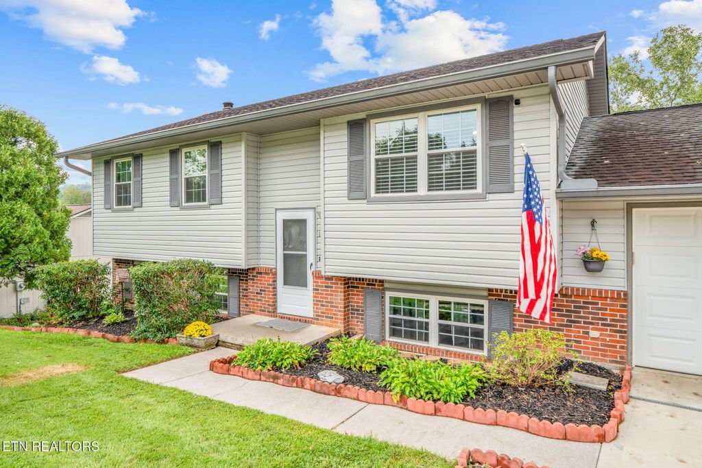 Photo of 111 Tracy Lane, Oak Ridge, TN 37830 (MLS # 1314535)