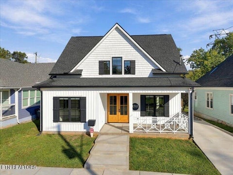 Photo of 1511 Grainger Ave, Knoxville, TN 37917 (MLS # 1358373)