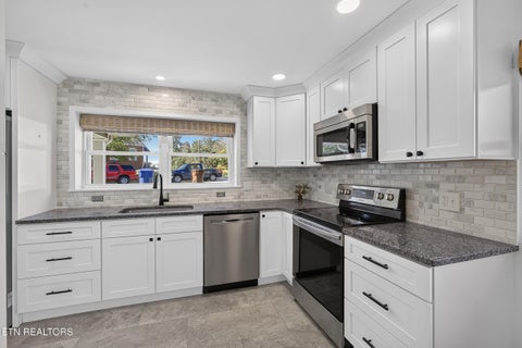 Tiny photo for 102 Poplar Rd, Oak Ridge, TN 37830 (MLS # 1359701)