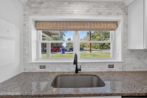 Tiny photo for 102 Poplar Rd, Oak Ridge, TN 37830 (MLS # 1359701)