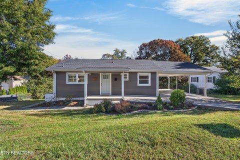 Photo of 102 Poplar Rd, Oak Ridge, TN 37830 (MLS # 1359701)