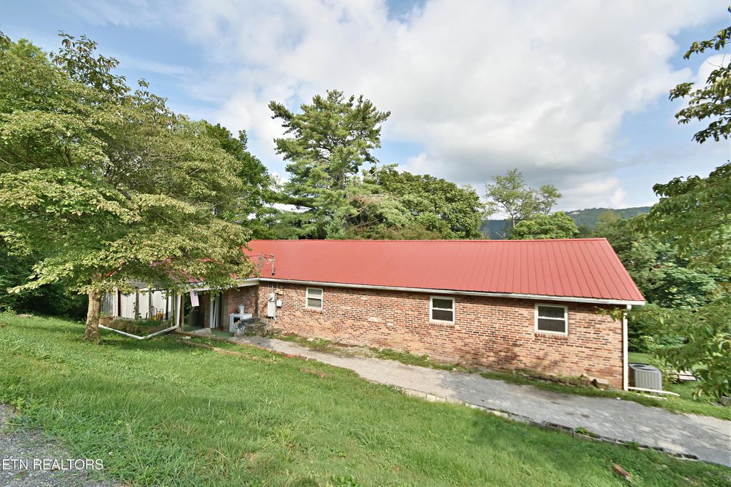 Photo of 165 Gamble Drive, Jacksboro, TN 37757 (MLS # 1312215)