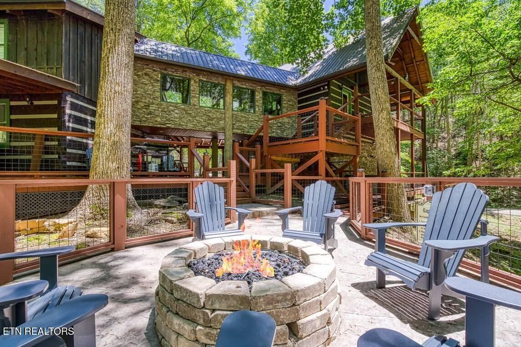 Photo of 2440 Paradise Falls Way, Sevierville, TN 37862 (MLS # 1316428)