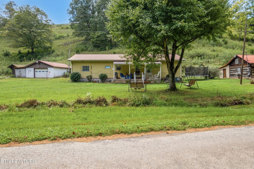 Photo of 323 Vannoy Rd, Tazewell, TN 37879 (MLS # 1312573)