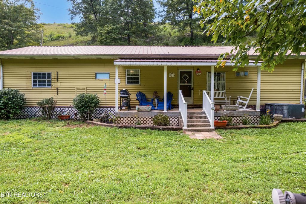 Photo of 323 Vannoy Rd, Tazewell, TN 37879 (MLS # 1312573)